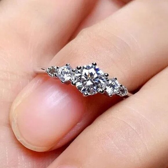 💞Engagement Anillos Pure Round CZSilver PlatedWedding Beautiful Ring,UNVN12063 - Picture 5 of 7